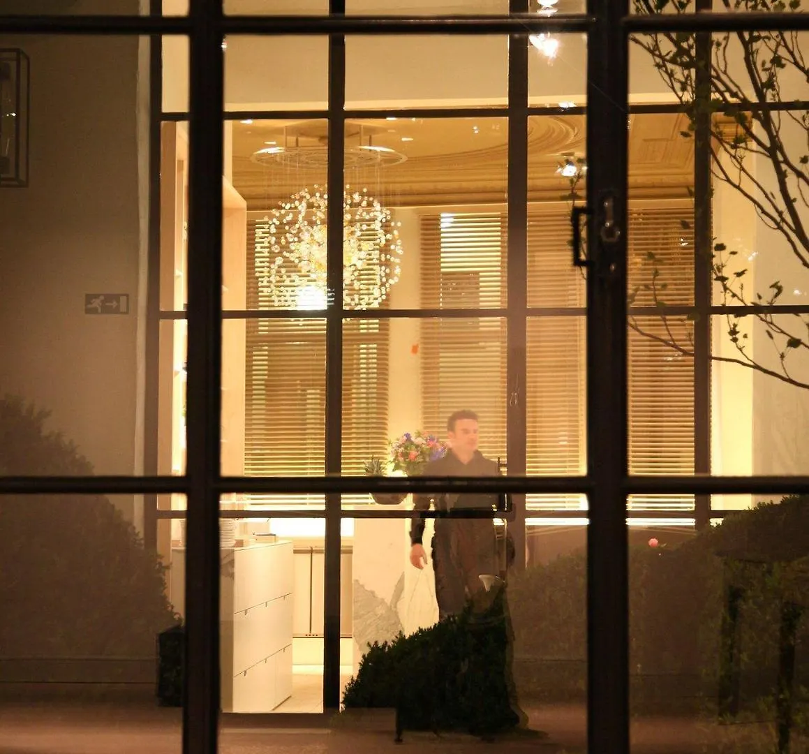 אנטוורפן Hotel Julien 4*,